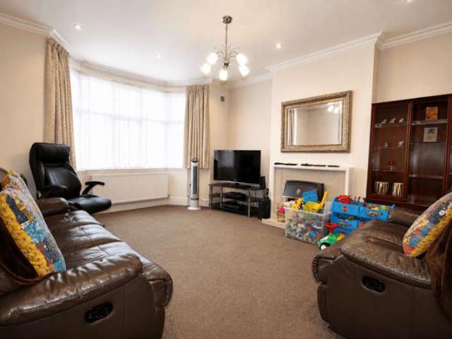 Maisonette for sale in Alperton, Greater London