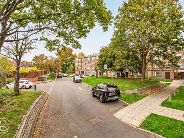 Maisonette for sale in London Borough of Ealing, Hanwell