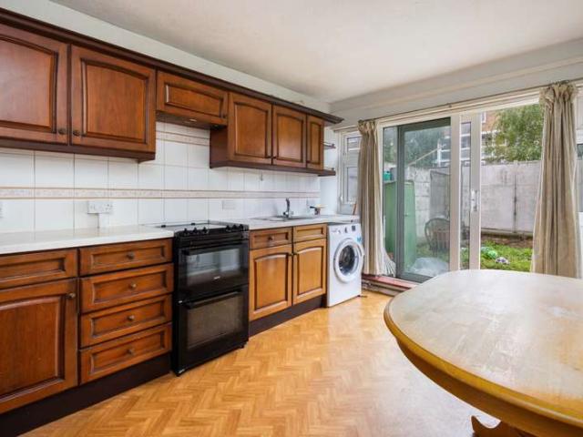 Maisonette for sale in Bethnal Green, Greater London