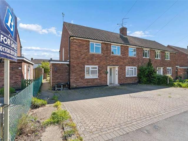 Maisonette for sale in London Borough of Havering, Greater London