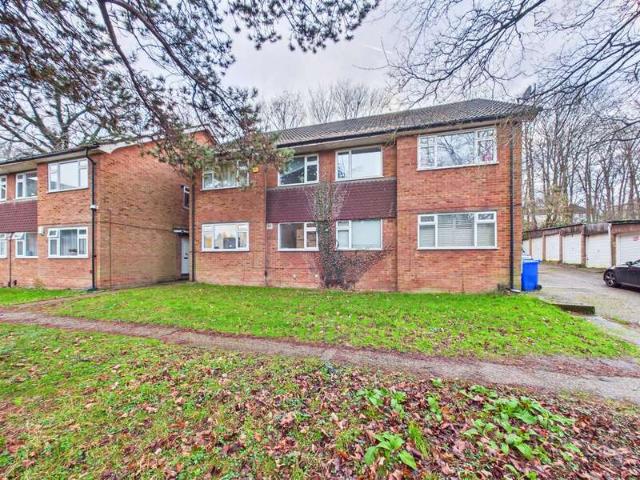Maisonette for sale in London Borough of Croydon, Purley