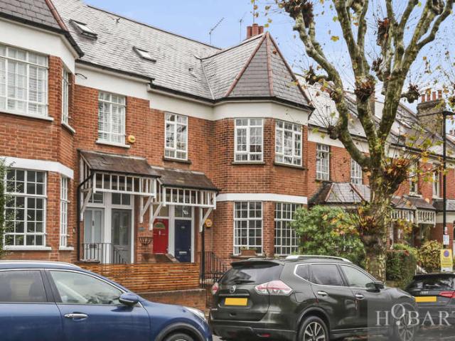 Maisonette for sale in Stroud Green, Greater London