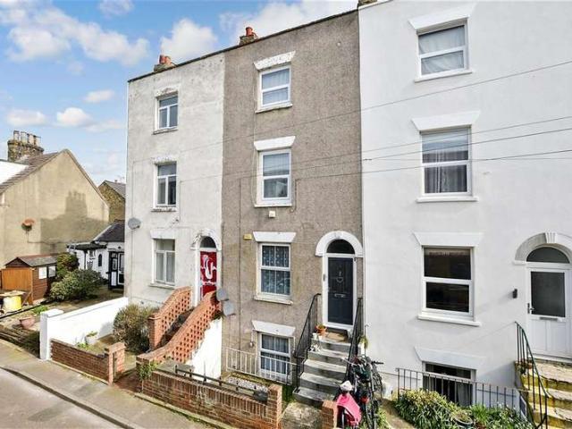 Maisonette for sale in East Cliff, Acol