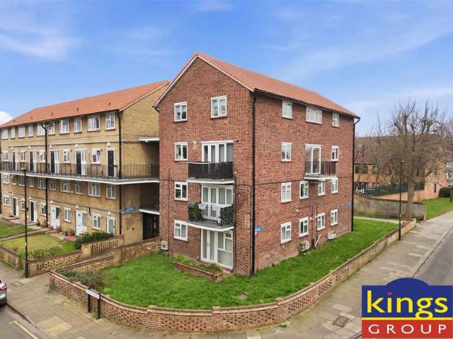 Maisonette for sale in Edmonton, Greater London