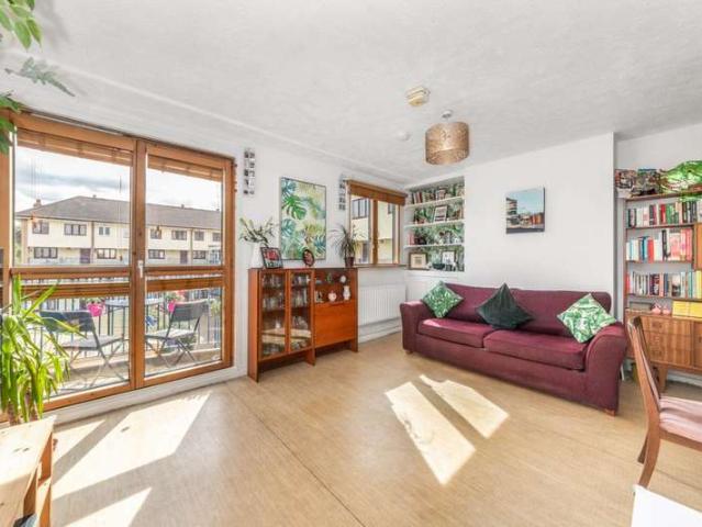 Maisonette for sale in Peckham, Greater London