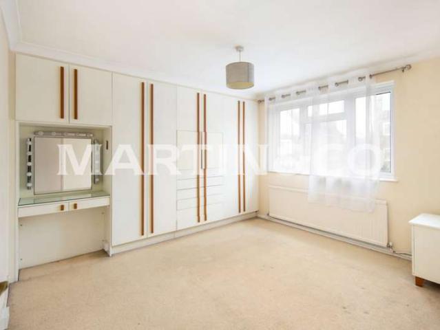 Maisonette for sale in Snaresbrook, Greater London
