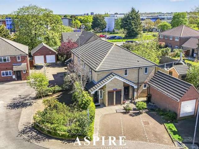 Maisonette for sale in Laindon, Essex