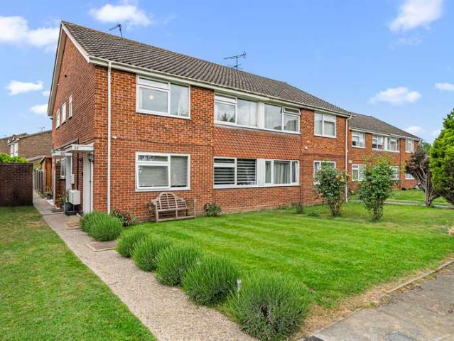 Maisonette for sale in Row Town, Surrey