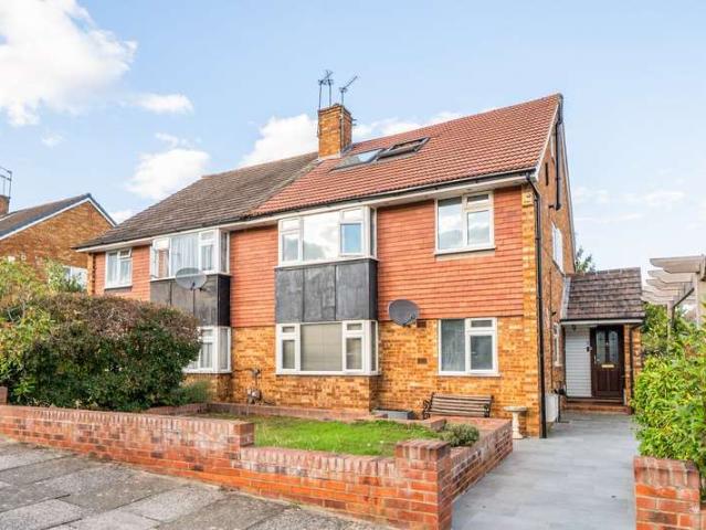 Maisonette for sale in Oakwood, Greater London