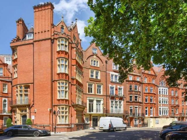 Maisonette for sale in Chelsea, Greater London