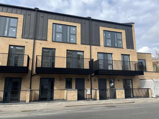 Maisonette for sale in Norbiton, Greater London