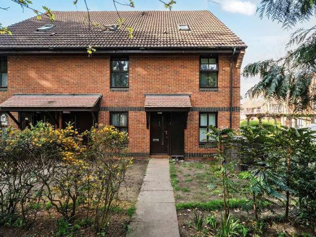 Maisonette for sale in Horsell, Woking