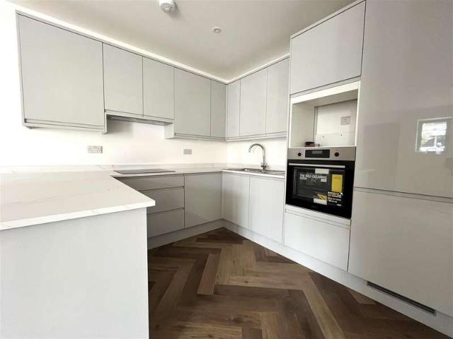 Maisonette for sale in Norbiton, Greater London
