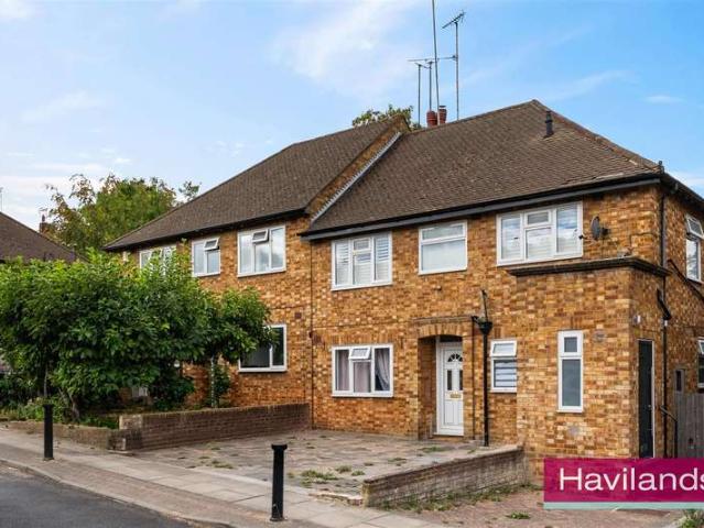 Maisonette for sale in Southgate, Oakwood