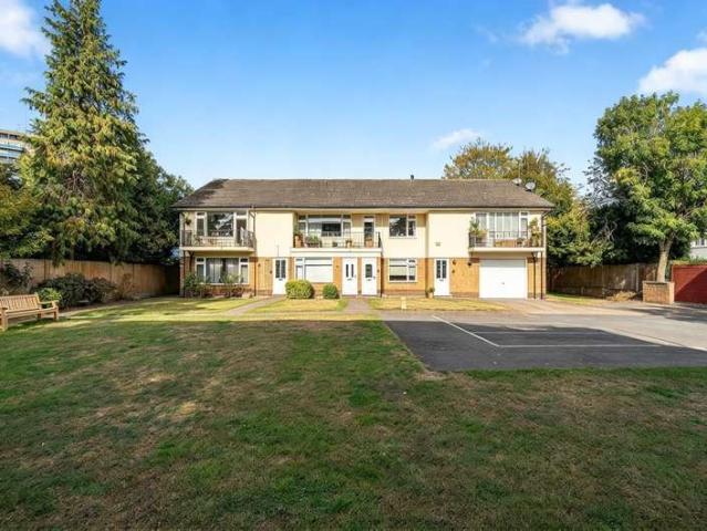 Maisonette for sale in Addlestone, Runnymede