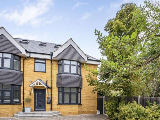 Maisonette for sale in New Malden, Greater London