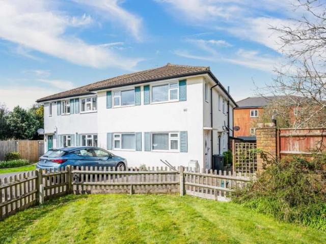 Maisonette for sale in Red Hill, Surrey