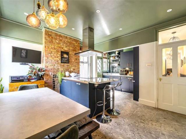 Maisonette for sale in Norbiton, Greater London