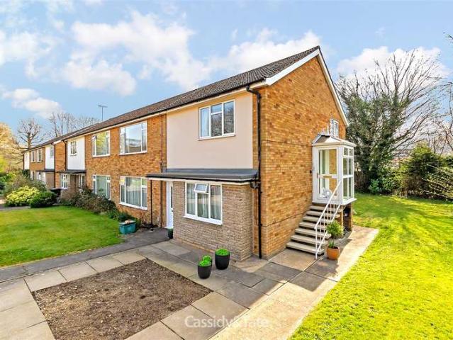 Maisonette for sale in Five Acres, Hertfordshire