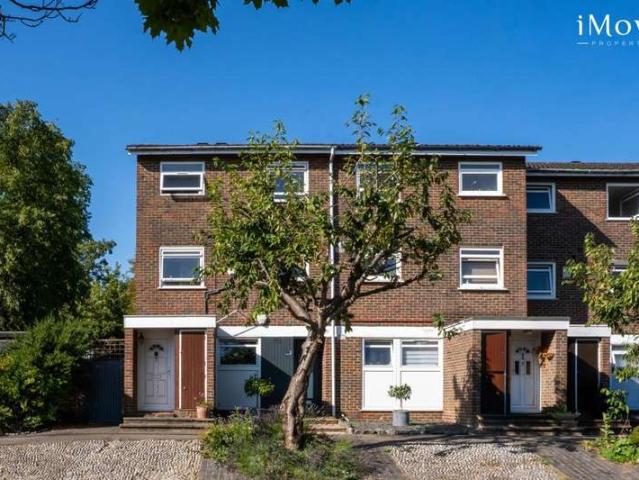 Maisonette for sale in London Borough of Croydon, Upper Norwood