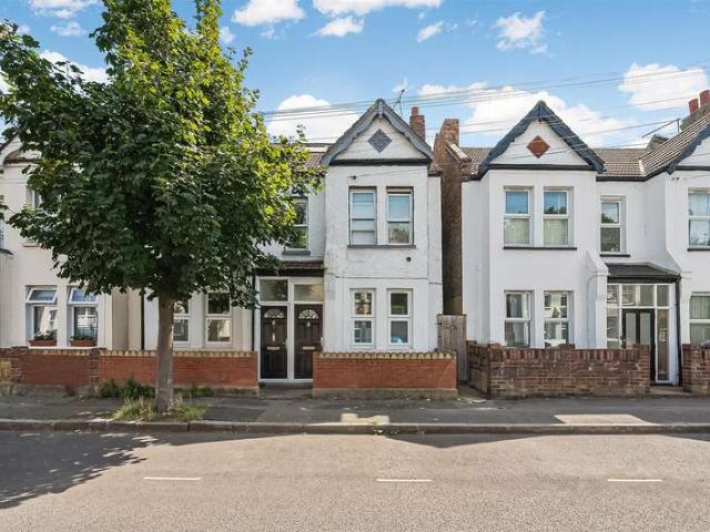 Maisonette for sale in London Borough of Merton, Collier's Wood