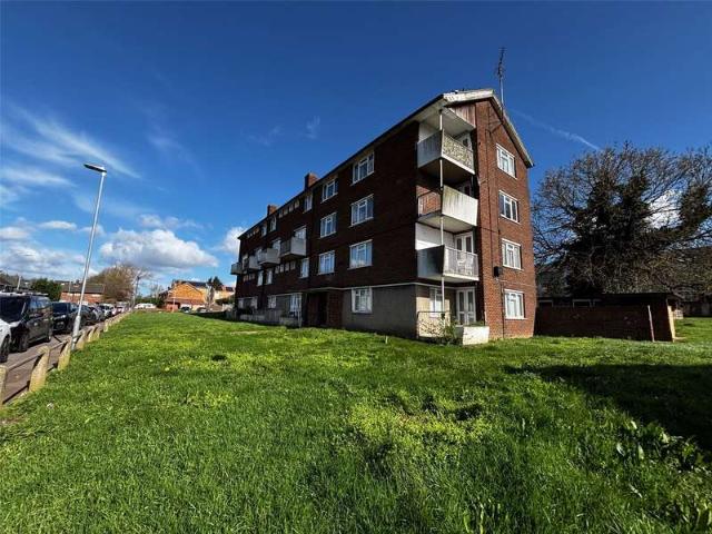 Maisonette for sale in London Borough of Barking and Dagenham, Greater London