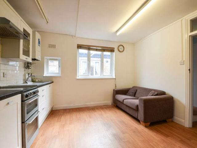 Maisonette for rent in London Borough of Merton, Greater London
