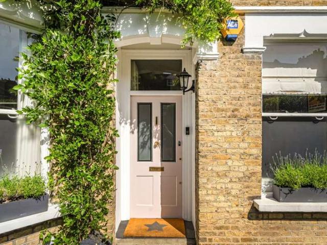 Maisonette for sale in West Norwood, Greater London
