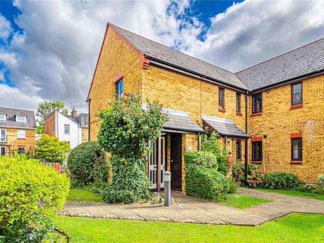 Maisonette for sale in Ashlyns Estate, Pouchen End