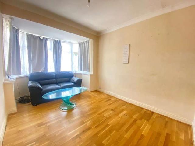 Maisonette for rent in London Borough of Ealing, Greater London