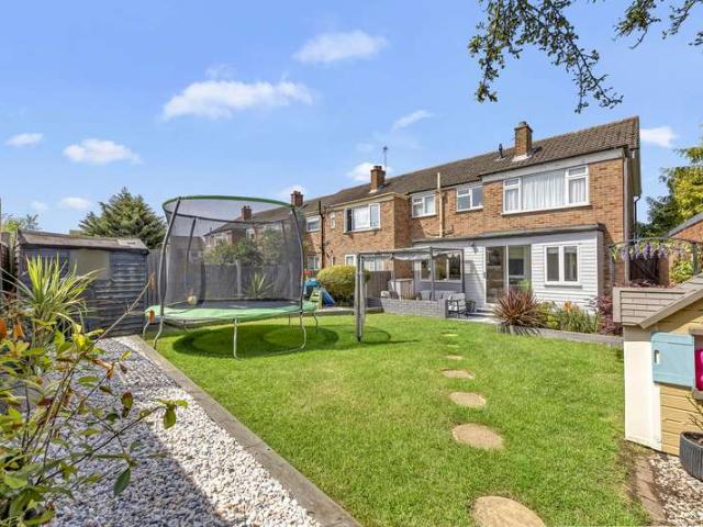 Maisonette for sale in London Borough of Havering, Greater London