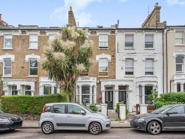 Maisonette for sale in Highbury, Greater London