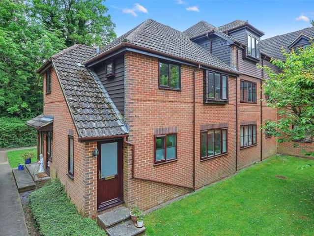 Maisonette for sale in Pachesham Park, Surrey