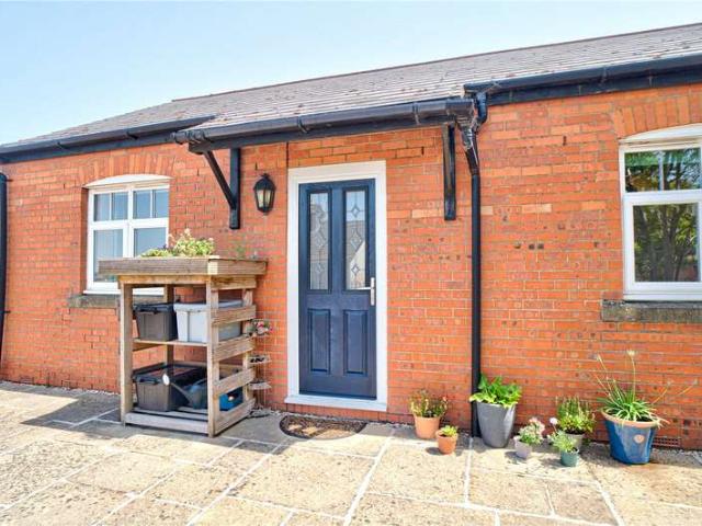 Maisonette for rent in Okus, Swindon
