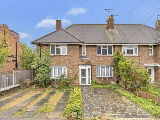 Maisonette for sale in London Borough of Havering, Greater London