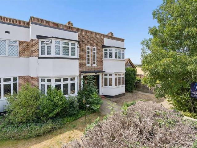 Maisonette for sale in London Borough of Havering, Greater London