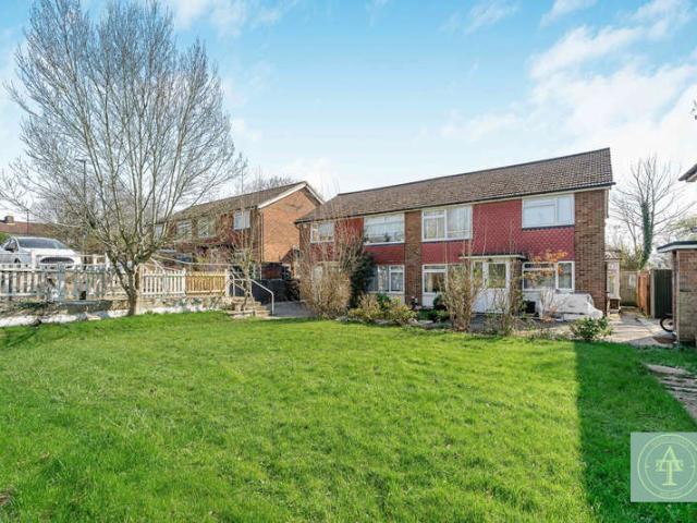 Maisonette for sale in Cockfosters, Greater London