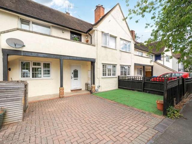 Maisonette for sale in Woking, Surrey
