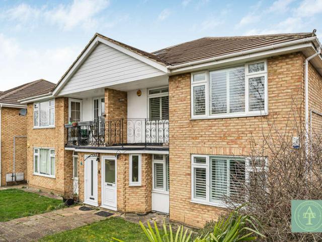 Maisonette for sale in Cockfosters, Greater London