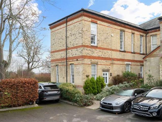 Maisonette for sale in Manor Park, Epsom