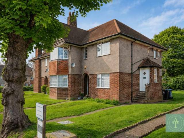Maisonette for sale in Southgate, Oakwood