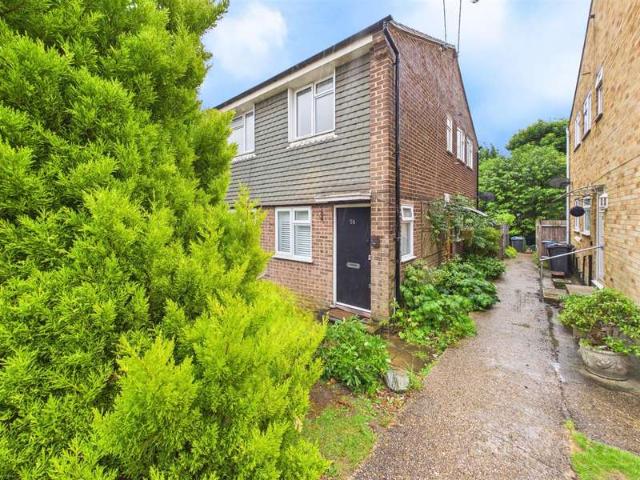 Maisonette for sale in London Borough of Croydon, Selsdon