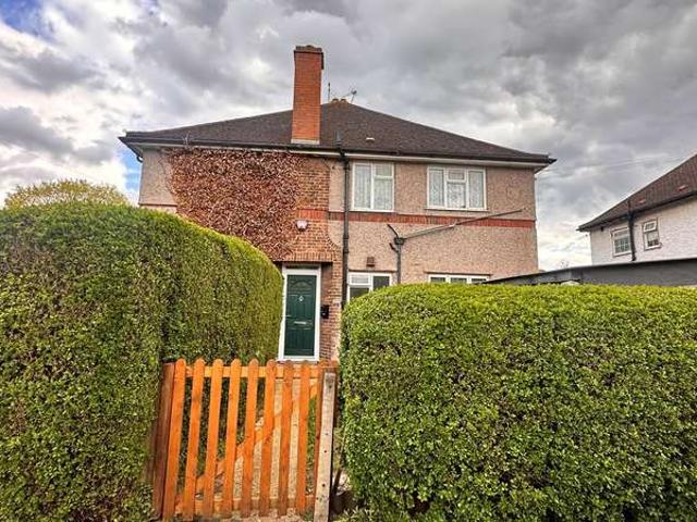 Maisonette for sale in London Borough of Hounslow, Feltham