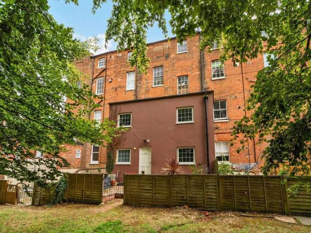Maisonette for sale in Reading