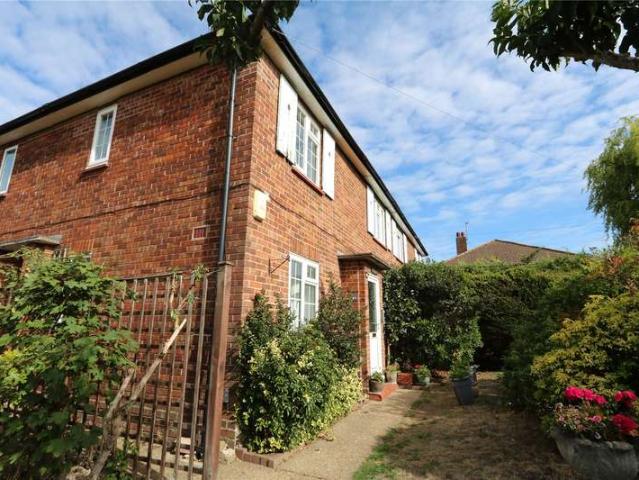 Maisonette for sale in Royal Borough of Kingston upon Thames, Greater London