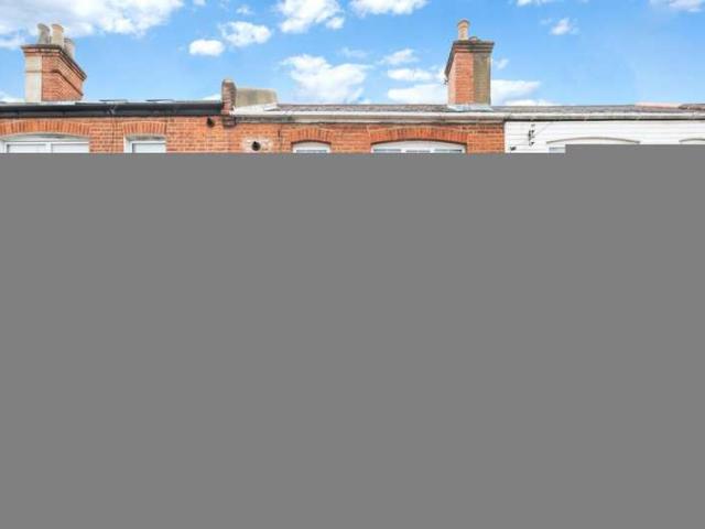 Maisonette for sale in Worcester Park, Greater London