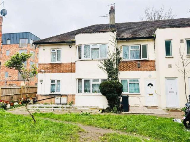 Maisonette for sale in London Borough of Hounslow, Greater London
