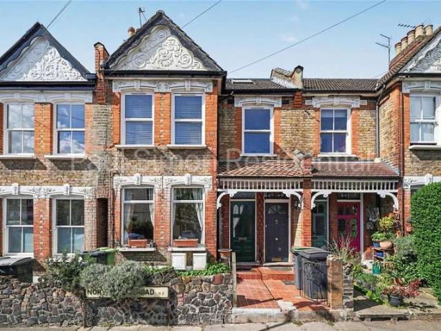 Maisonette for sale in Hornsey, Greater London