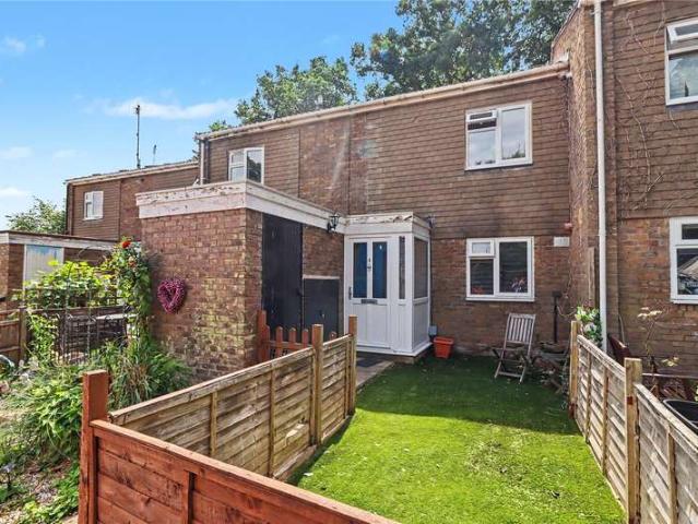 Maisonette for sale in Goldsworth Park, Woking