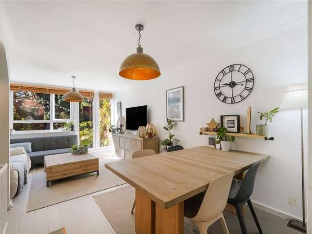 Maisonette for sale in Barnsbury, Greater London